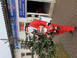 Weihnachtsmann unter Wasser - am Taucherteich versenkte man gestern wieder den traditionellen Weihnachtsbaum (Foto: Tauchsportzentrum am Sundh&auml;user See)