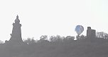 Hei&szlig;luftballon &uuml;ber dem Kyffh&auml;user (Foto: Ulrich Reinboth)