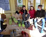 &Uuml;bergabe der "Stiefel-Igel" (Foto: HORIZONT e.V.)