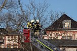 Starke Rauchentwicklung auf dem Gel&auml;nde des alten Gaswerks rief gestern die Feuerwehr auf den Plan (Foto: Silvio Dietzel/Lukas M&uuml;hlhause)