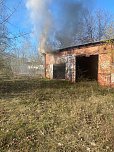 Starke Rauchentwicklung auf dem Gel&auml;nde des alten Gaswerks rief gestern die Feuerwehr auf den Plan (Foto: Silvio Dietzel/Lukas M&uuml;hlhause)