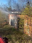 Starke Rauchentwicklung auf dem Gel&auml;nde des alten Gaswerks rief gestern die Feuerwehr auf den Plan (Foto: Silvio Dietzel/Lukas M&uuml;hlhause)