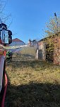 Starke Rauchentwicklung auf dem Gel&auml;nde des alten Gaswerks rief gestern die Feuerwehr auf den Plan (Foto: Silvio Dietzel/Lukas M&uuml;hlhause)