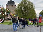 In Wolkramshausen durfte man heute endlich wieder einen Maibaum setzen (Foto: Ren&eacute; Fullmann)