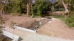 Eingerichtet wurde ein &Uuml;berlauf. Bei hoher Wasserf&uuml;hrung wird Wasser aus der Salza  in eine Mulde geleitet. Um ein dauerhaftes Refugium f&uuml;r Amphibien zu schaffen, bedarf es einer regelm&auml;&szlig;igen dosierten Wassereinf&uuml;hrung. (Foto: Kurt Frank)