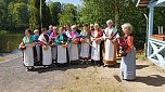Gemeinsames Benefizkonzert der Trachtengruppe Neustadt mit den ukrainischen Fl&uuml;chtlingen (Foto: Angelika Engler)