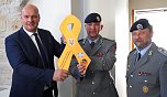 v.l. Bürgermeister Steffen Grimm; Oberstleutnant Faul; Stabsfeldwebel Spengler (Foto: Stadtverwaltung Sondershausen) v.l. Bürgermeister Steffen Grimm; Oberstleutnant Faul; Stabsfeldwebel Spengler (Foto: Stadtverwaltung Sondershausen)