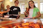 Gut genährt lernt es sich besser - am Herder-Gymnasium freut man sich über die neue Schulküche (Foto: Pressestelle Landratsamt Nordhausen) Gut genährt lernt es sich besser - am Herder-Gymnasium freut man sich über die neue Schulküche (Foto: Pressestelle Landratsamt Nordhausen)