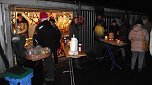 Fr&ouml;hlichkeit vor der Garage (Foto: Kurt Frank)