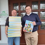 Landtagsabgeordneter Stefan Schard (CDU) tourte mit Weihnachtskalendern durch den Kyffh&auml;userkreis und beschenkte die Kindergartenkinder und die TAFEL (Foto: S. Schard)