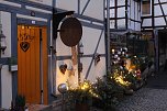 Weihnachtliches Ambiente im Antiquit&auml;ten-und Tr&ouml;delhof (Foto: oas)