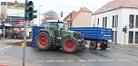 H&uuml;hnermist auf der Stra&szlig;e in Greu&szlig;en  (Foto: S.Dietzel)