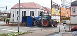 H&uuml;hnermist auf der Stra&szlig;e in Greu&szlig;en  (Foto: S.Dietzel)