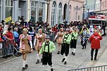 Ein bunter Karnevalszug zog sich am Rosenmontag durch Sondershausen (Foto: Eva Maria Wiegand)