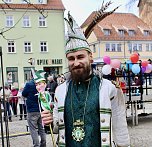 Ein bunter Karnevalszug zog sich am Rosenmontag durch Sondershausen (Foto: Eva Maria Wiegand)