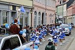 Ein bunter Karnevalszug zog sich am Rosenmontag durch Sondershausen (Foto: Eva Maria Wiegand)