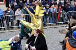 Ein bunter Karnevalszug zog sich am Rosenmontag durch Sondershausen (Foto: Eva Maria Wiegand)