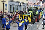 Ein bunter Karnevalszug zog sich am Rosenmontag durch Sondershausen (Foto: Eva Maria Wiegand)