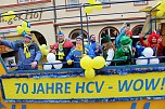 Ein bunter Karnevalszug zog sich am Rosenmontag durch Sondershausen (Foto: Eva Maria Wiegand)