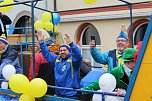 Ein bunter Karnevalszug zog sich am Rosenmontag durch Sondershausen (Foto: Eva Maria Wiegand)