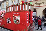 Ein bunter Karnevalszug zog sich am Rosenmontag durch Sondershausen (Foto: Eva Maria Wiegand)