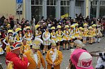 Ein bunter Karnevalszug zog sich am Rosenmontag durch Sondershausen (Foto: Eva Maria Wiegand)