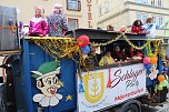 Ein bunter Karnevalszug zog sich am Rosenmontag durch Sondershausen (Foto: Eva Maria Wiegand)