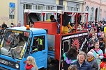 Ein bunter Karnevalszug zog sich am Rosenmontag durch Sondershausen (Foto: Eva Maria Wiegand)