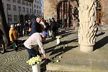 Gedenken vor dem Rathaus (Foto: agl)