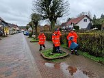 Die Neust&auml;dter Jugendfeuerwehr beim Fr&uuml;hjahrsputz (Foto: Christoph Burkert)