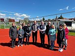 Vertreterinnen des Th&uuml;ringer Ministeriums f&uuml;r Bildung, Jugend und Sport haben sich jetzt vor Ort ein Bild der umgesetzten F&ouml;rdervorhaben im Ganztagesprogramm in Grundschulen gemacht. (Foto: Pressestelle Landratsamt)