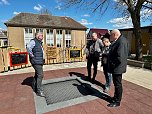 Vertreterinnen des Th&uuml;ringer Ministeriums f&uuml;r Bildung, Jugend und Sport haben sich jetzt vor Ort ein Bild der umgesetzten F&ouml;rdervorhaben im Ganztagesprogramm in Grundschulen gemacht. (Foto: Pressestelle Landratsamt)