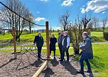 Vertreterinnen des Th&uuml;ringer Ministeriums f&uuml;r Bildung, Jugend und Sport haben sich jetzt vor Ort ein Bild der umgesetzten F&ouml;rdervorhaben im Ganztagesprogramm in Grundschulen gemacht. (Foto: Pressestelle Landratsamt)