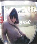 Täterin versucht Geld abzuheben (Foto: Sparkasse ) Täterin versucht Geld abzuheben (Foto: Sparkasse )