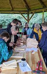 Basteltag am Scheunenhof (Foto: Landschaftspflegeverband S&uuml;dharz/Kyffh&auml;user)
