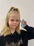 Siegerin Frederike des Schreibwettbewerbs f&uuml;r Kinder und Jugendliche in der Stadtbibliothek Johann-Karl-Wezel  (Foto: Janine Skara)