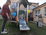 Gro&szlig;e Freude &uuml;ber das neue Spielger&auml;t herrschte bei den Bebraspatzen (Foto: Janine Skara)