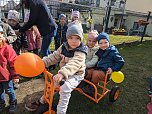 Gro&szlig;e Freude &uuml;ber das neue Spielger&auml;t herrschte bei den Bebraspatzen (Foto: Janine Skara)