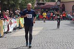 Eintausend L&auml;uferinnen und L&auml;ufer beteiligten sich am 3T&uuml;rmelauf in Bad Langensalza 2024 (Foto: Eva Maria Wiegand)