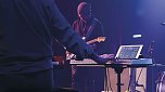 Jazz im Zelt mit dem OZ NOY TRIO (Foto: Holger Gonska)