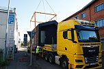 12 kleine Ferienh&auml;user werden dieser Tage am Bahnhofsplatz angeliefert (Foto: agl)