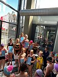 Grundschulen im Schwimmwettlkampf (Foto: S.Roscher) Grundschulen im Schwimmwettlkampf (Foto: S.Roscher)