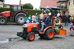 Treckerparade in Uftrungen (Foto: Ulrich Reinboth) Treckerparade in Uftrungen (Foto: Ulrich Reinboth)