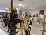 Die Sch&uuml;lerinnen und Sch&uuml;ler der Regelschule am Franzberg durften die Werke von Heinz Scharr eigenst&auml;ndig interpretieren (Foto: Janine Skara)
