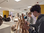 Die Sch&uuml;lerinnen und Sch&uuml;ler der Regelschule am Franzberg durften die Werke von Heinz Scharr eigenst&auml;ndig interpretieren (Foto: Janine Skara)