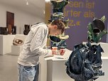 Die Sch&uuml;lerinnen und Sch&uuml;ler der Regelschule am Franzberg durften die Werke von Heinz Scharr eigenst&auml;ndig interpretieren (Foto: Janine Skara)