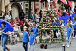 211. Brunnenfestumzug in Bad Langensalza mit vielen fr&ouml;hlichen Akteuren (Foto: Eva Maria Wiegand)