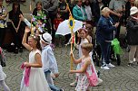211. Brunnenfestumzug in Bad Langensalza mit vielen fr&ouml;hlichen Akteuren (Foto: Eva Maria Wiegand)