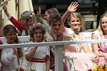 211. Brunnenfestumzug in Bad Langensalza mit vielen fr&ouml;hlichen Akteuren (Foto: Eva Maria Wiegand)