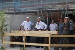 Festakt, Richtfest, Sommerparty - an der Oberstufe des Humboldt-Gymnasiums gab es heute volles Programm (Foto: agl)